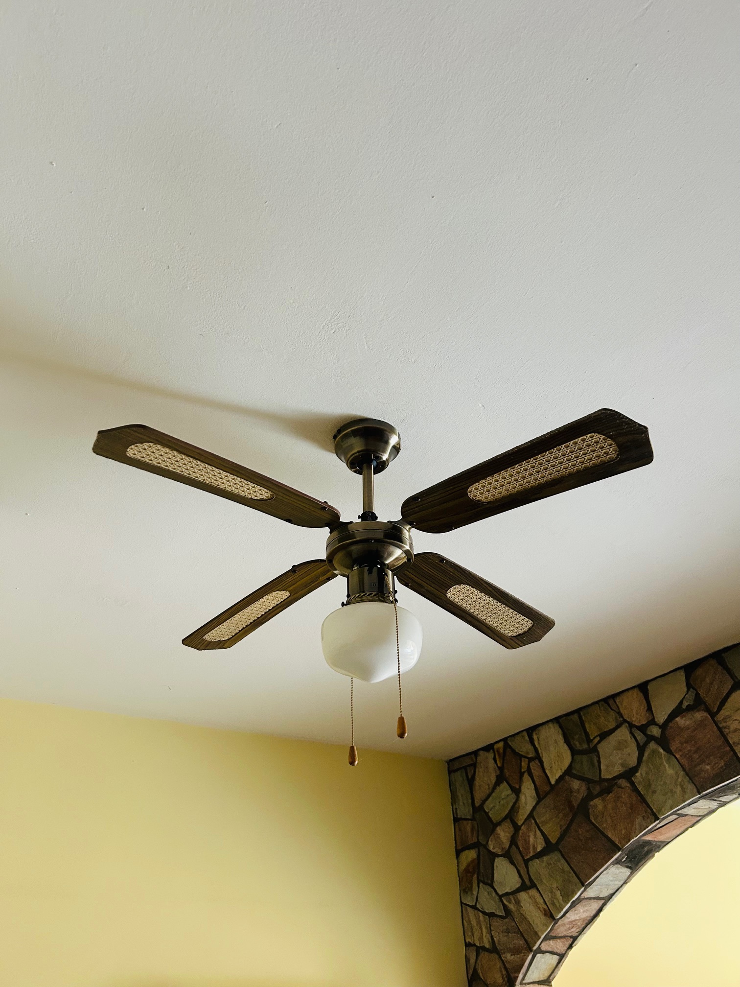 2 Ventilatori Elettrici a soffitto con plafoniera incorporata(lampada)