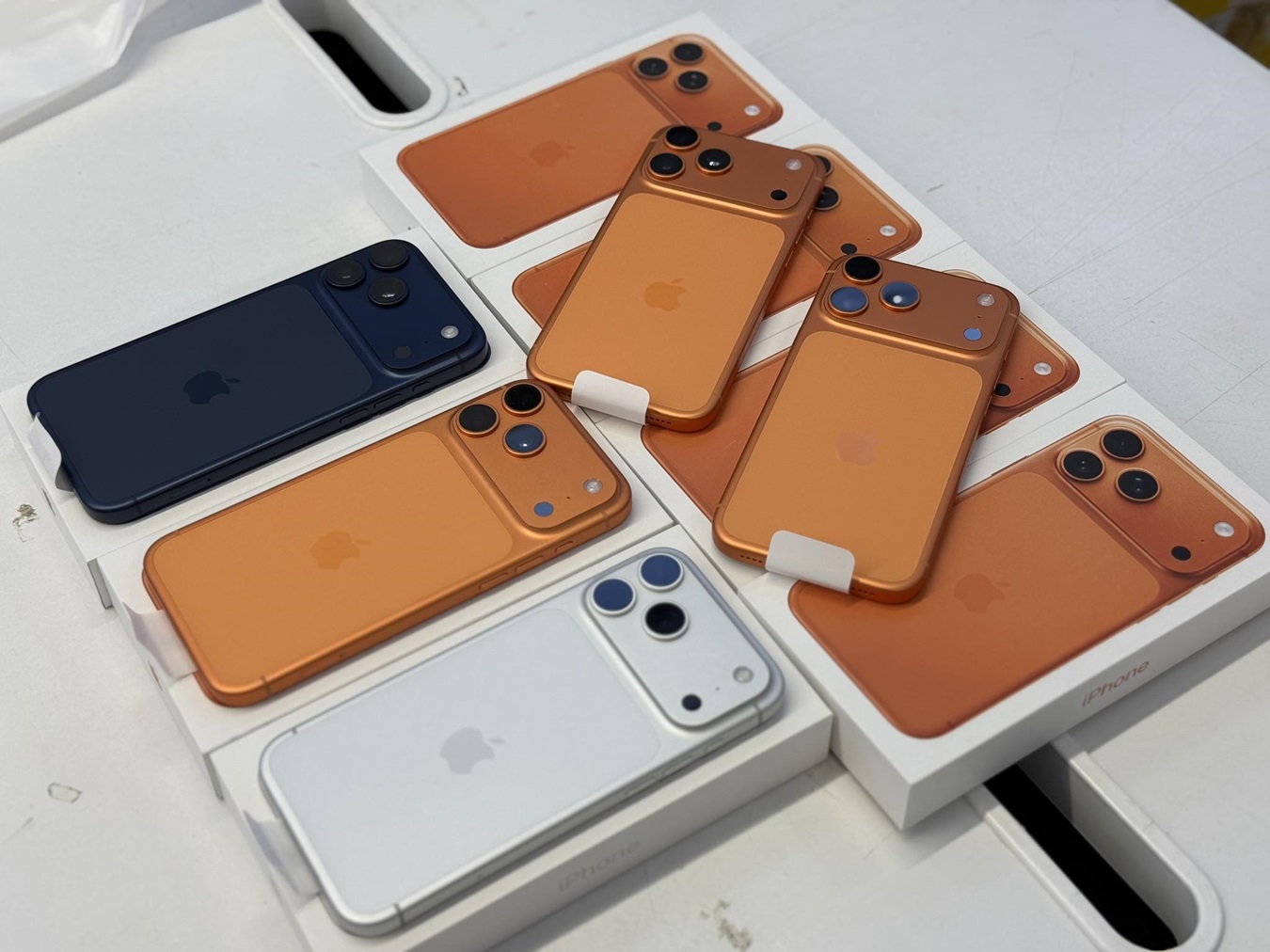 Vendita originale Vendita originale Apple iPhone 17 Pro Max, iPhone 17 Pro, iPhone 17, iPhone Air, iPhone 16 Pro Max, iPhone 16 Pro, iPhone 16, iPhone 16 Plus, Samsung Galaxy S26 Ultra, Sony PlayStation PS5 Pro 2TB console di gioco